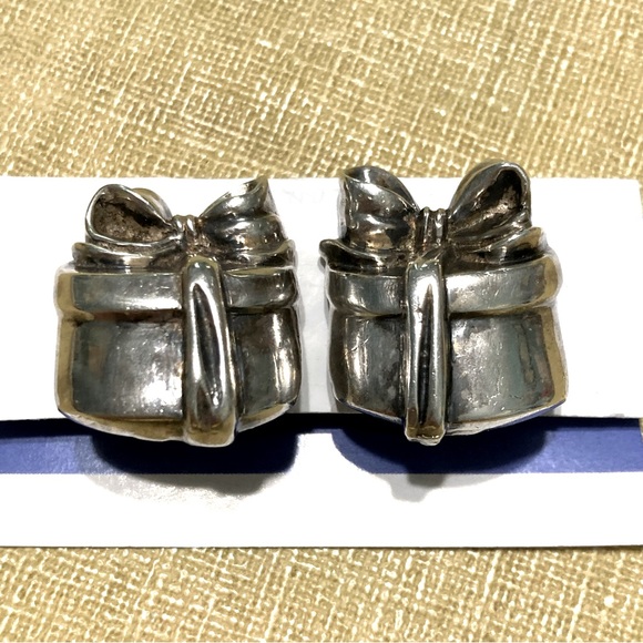 Natacha Brooks Vintage 1940’s Sterling Gift Box Bow Heavy clip-on earrings 1